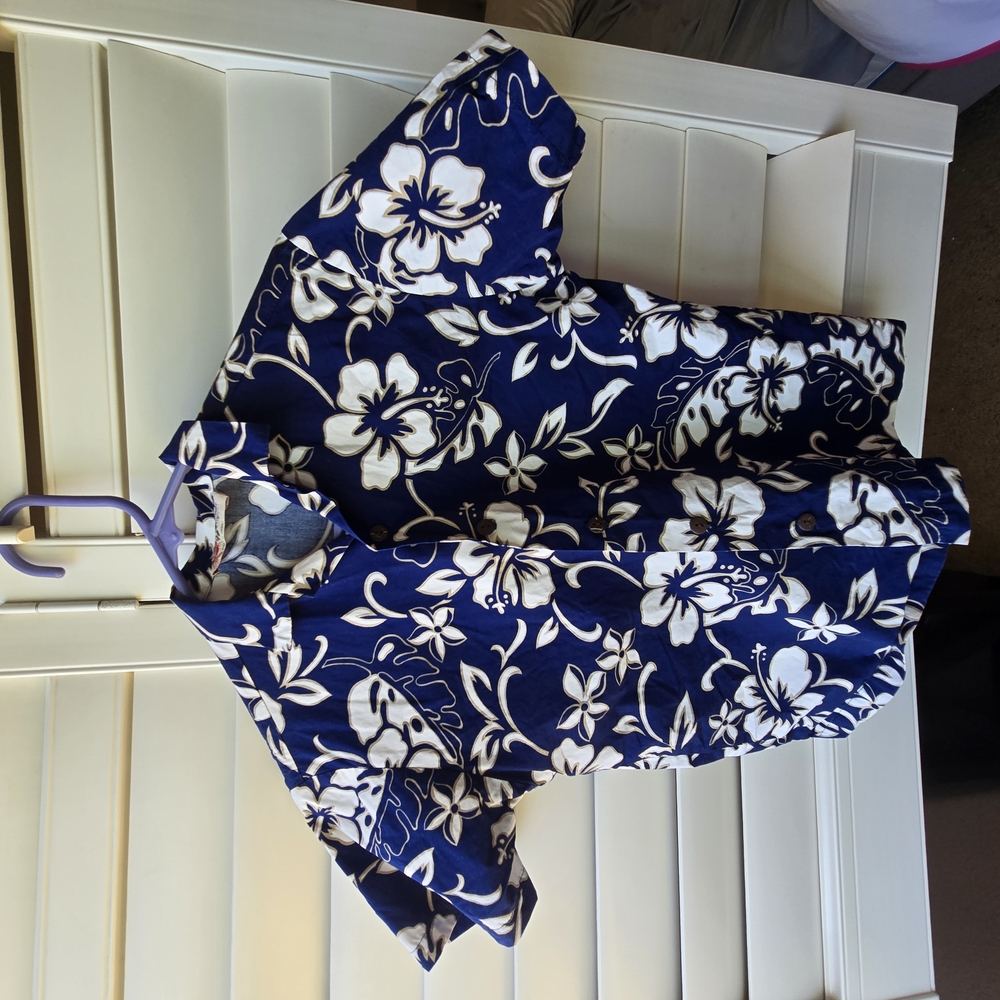 Hilo Hattie Blue and White Floral Button Down Shirt